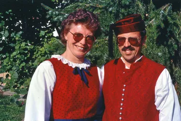 Elfriede und Heinz Schmutz in traditioneller Donnstetter Tracht